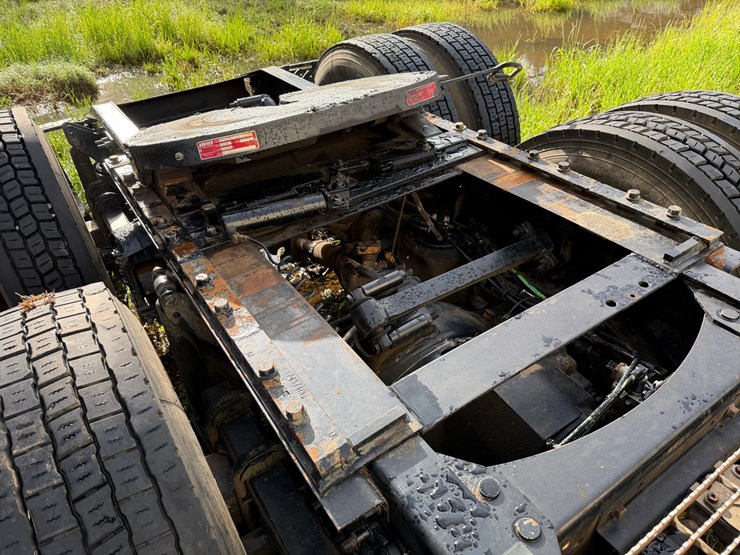 #502-•-#502-•-2005-mack-cxn613-truck---2005-mack-road-tractor-w/-sleeper-image-12