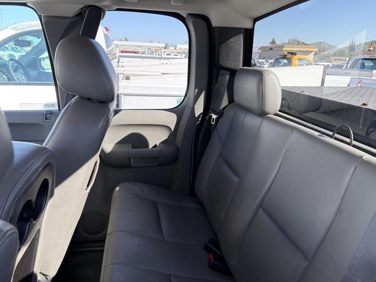 2013-chevrolet-2500-image-14