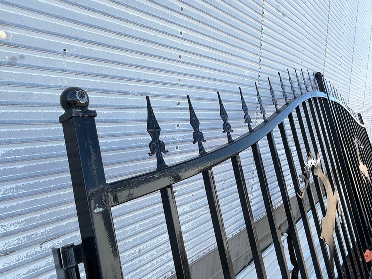 #10387-•-set-of-7'-bi-parting-metal-gates-image-3