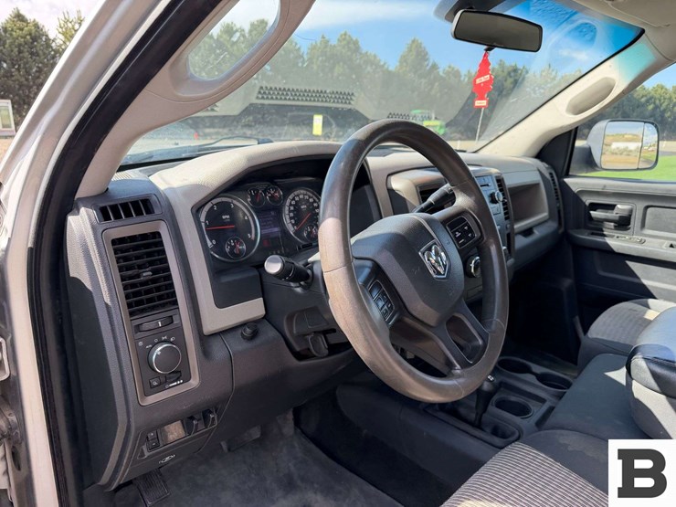 2012-dodge-3500-image-25