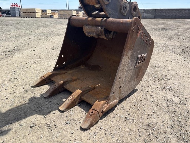 2020-takeuchi-tb240-image-11