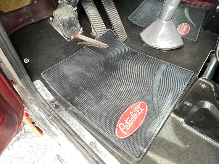 1976-peterbilt-359-image-115