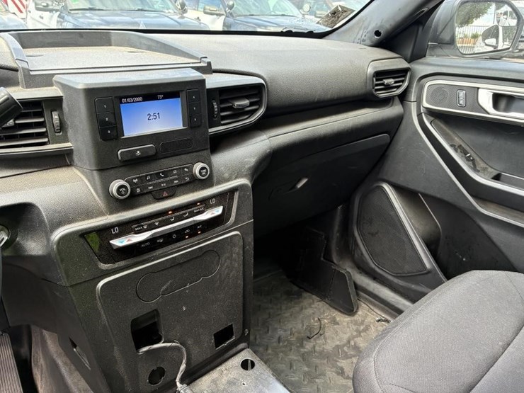 2022-ford-explorer-police-interceptor-image-19