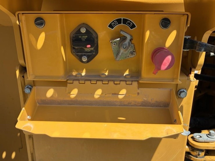 2021-deere-624l-image-16