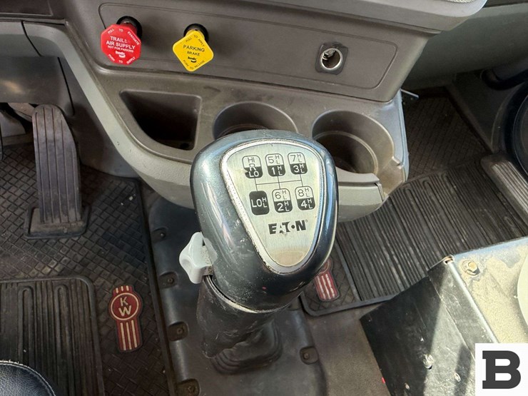 2017-kenworth-t880-image-67