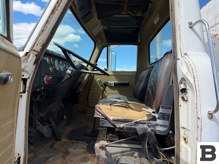 1977-international-fertilizer-truck-image-57