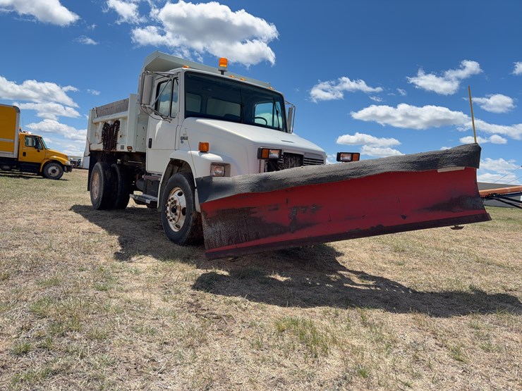 1997-freightliner-fl70-image-31