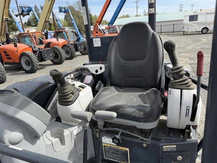 2018-deere-35g-image-33