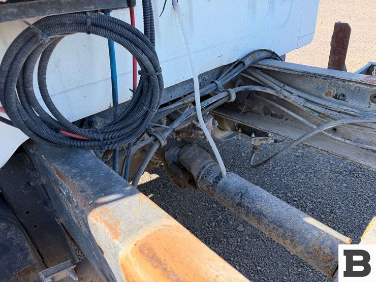 1998-international-f-4900-cab-&-chassis-truck-image-17