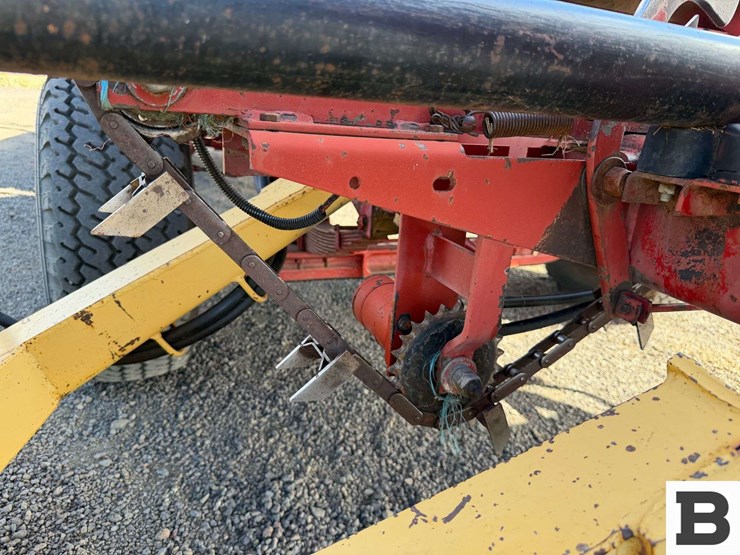 new-holland-1085-image-15