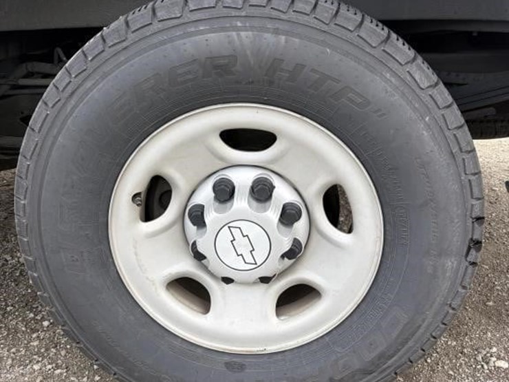 2017-chevrolet-express-2500-image-5