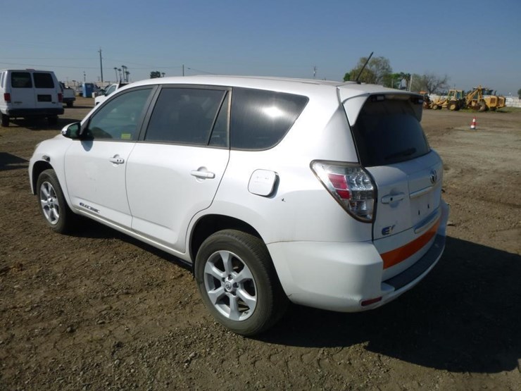 2014-toyota-rav4-image-5