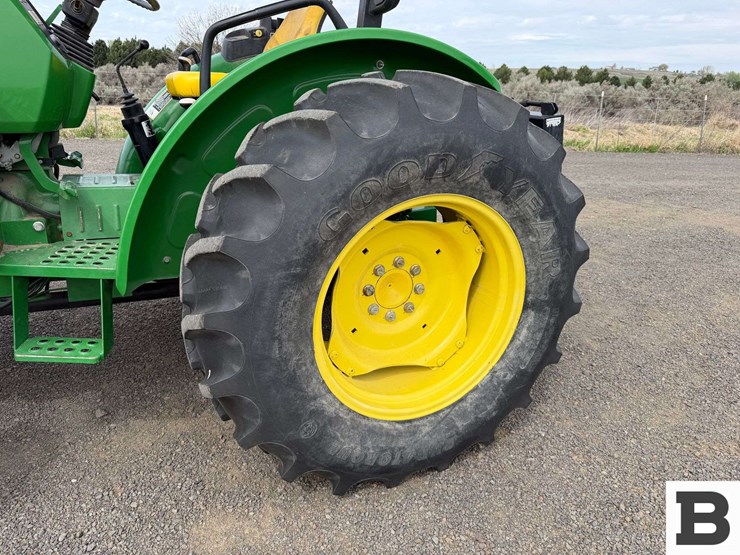 2015-john-deere-5075e-image-28