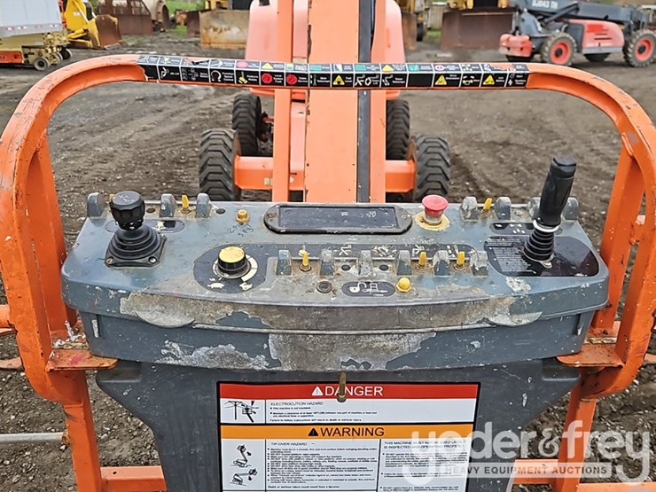 2016-jlg-460sj-image-14