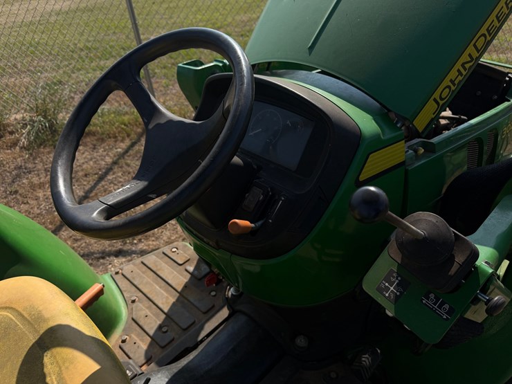 john-deere-3025e-image-16