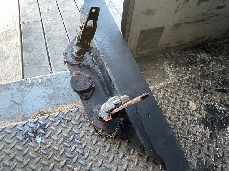 #10423-•-end-of-frame-bracket-for-air-lines-image-7