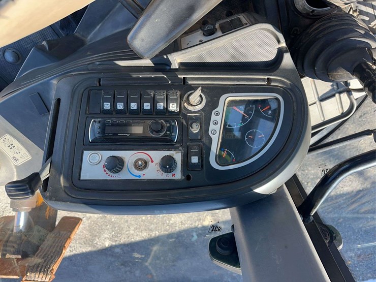 2012-jcb-3cx-image-25