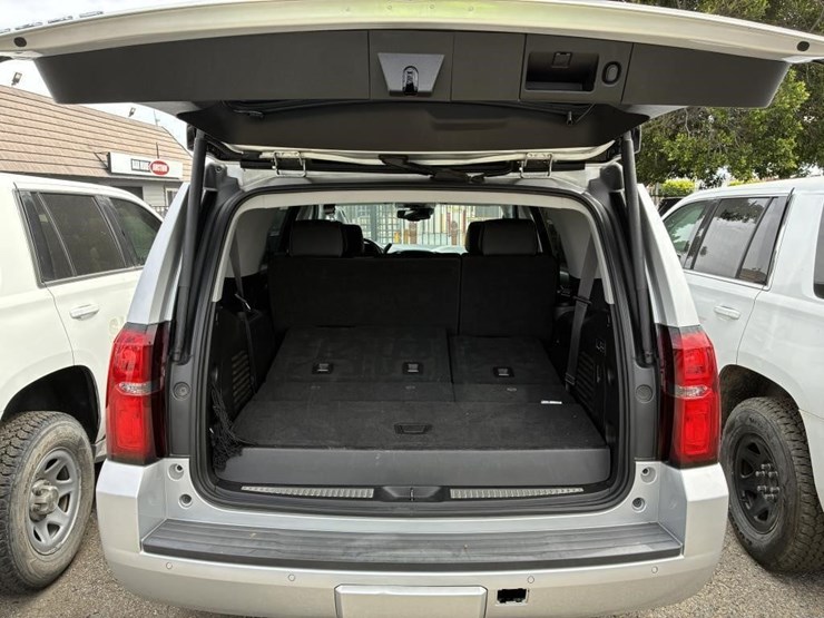 2017-chevrolet-tahoe-lt-image-11