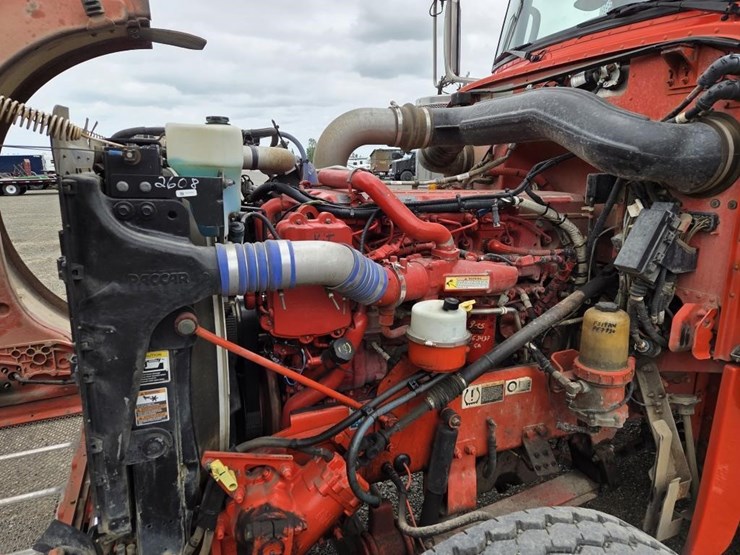 2016-peterbilt-367-image-25