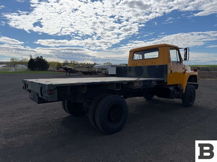 1985-international-1854-flatbed-truck-image-5