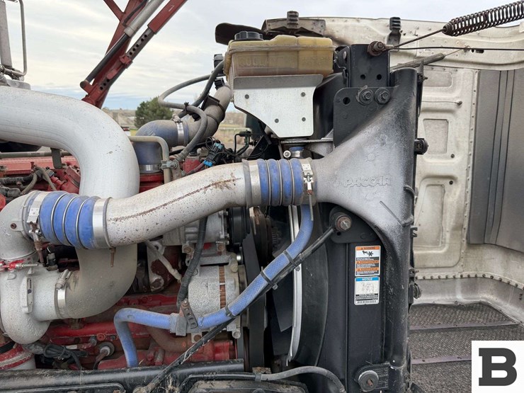 2013-peterbilt-388-image-53