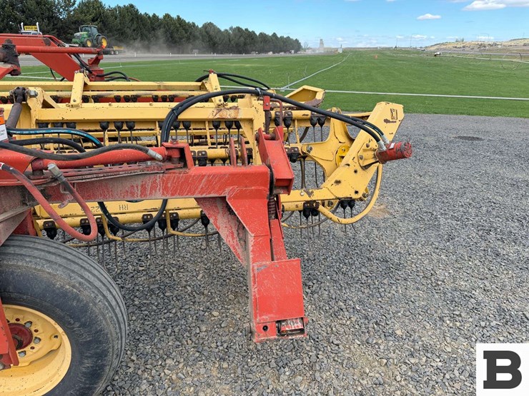 new-holland-216-image-19