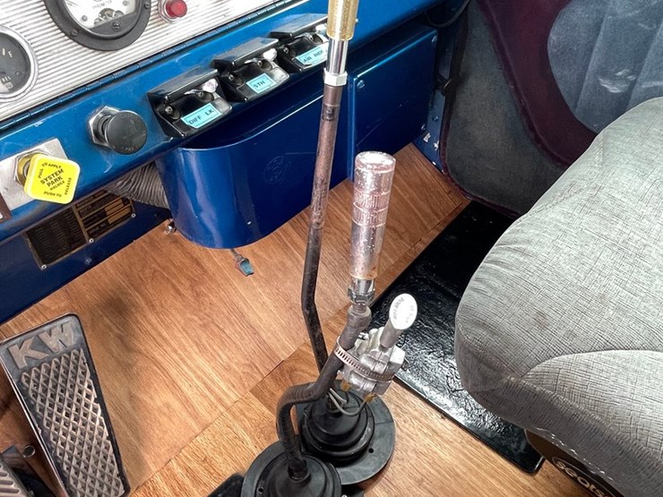 1966-kenworth-w900a-image-100