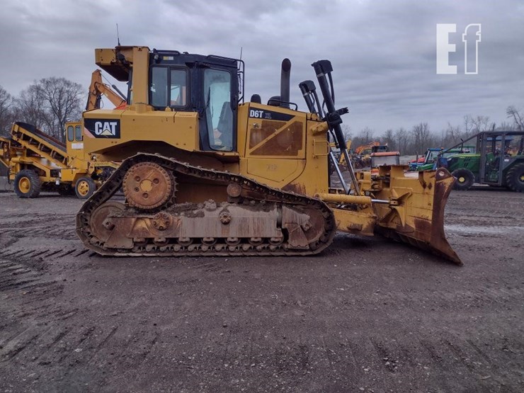 2015-caterpillar-d6t-xl-image-3