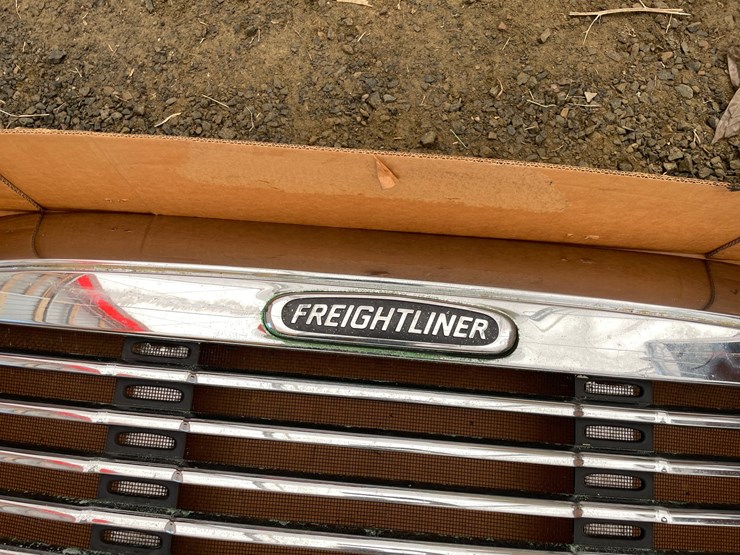 #10379-•-new-freightliner-chrome-grill-assembly-with-bug-shield-image-5