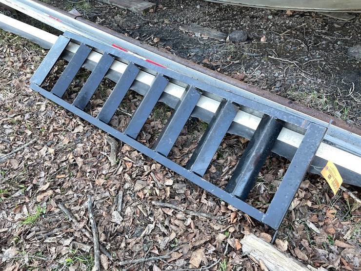 #10388-•-(1)-heavy-duty-steel-trailer-ramp-image-1