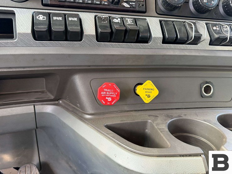 2017-kenworth-t880-image-68