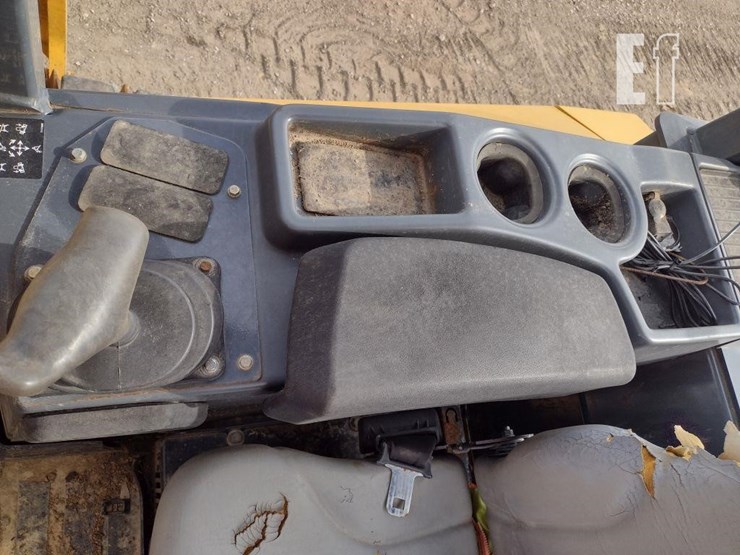 2013-deere-700k-lgp-image-9