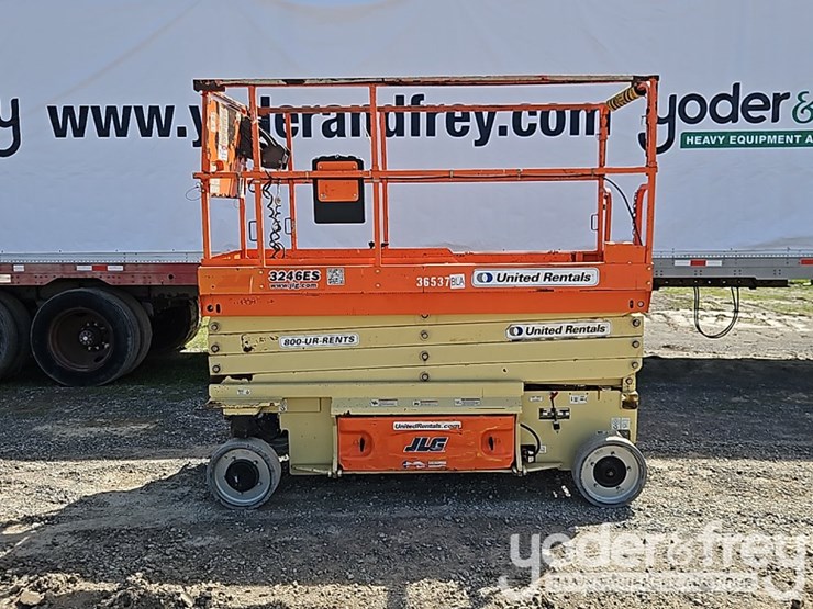2016-jlg-3246e-image-2