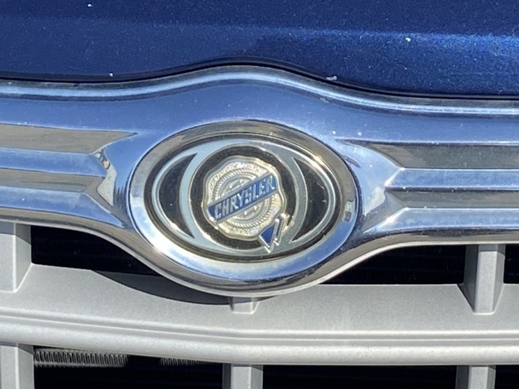 2006-chrysler-300-sedan-image-9