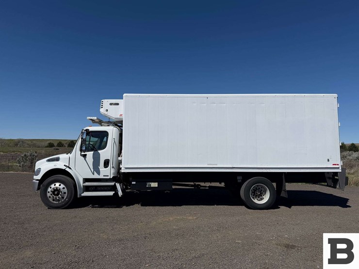 2009-freightliner-m2-box-van-truck-image-2