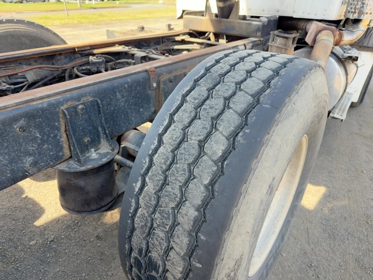 2002-kenworth-t800-image-22