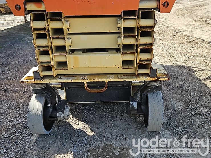 2016-jlg-3246es-image-8