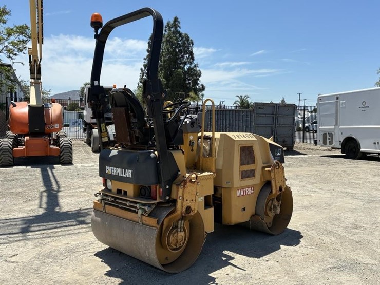 2009-caterpillar-cb24-image-3