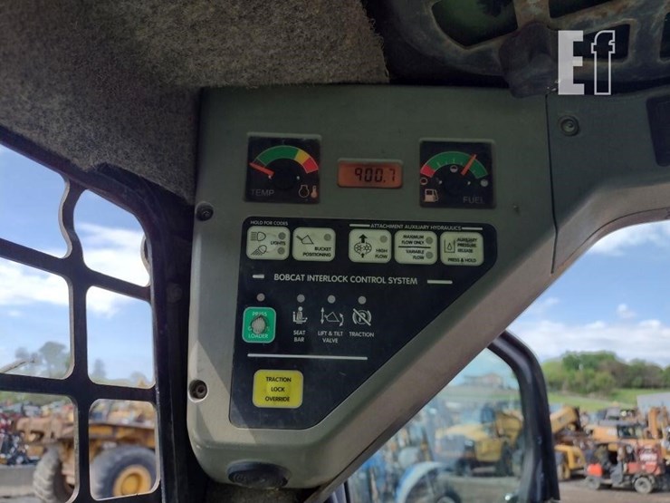 2004-bobcat-s300-image-7