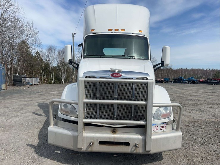 2018-peterbilt-579-image-2