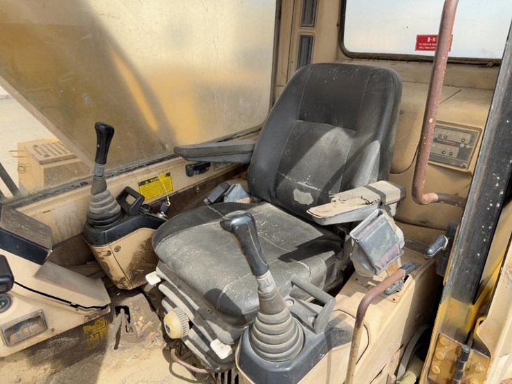 1993-caterpillar-311-image-32