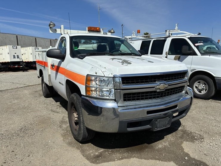 2009-chevrolet-silverado-3500-image-2