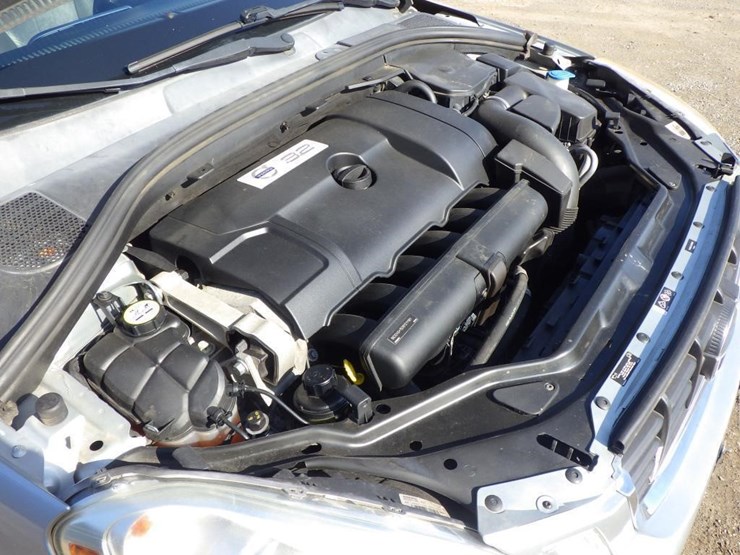 2013-volvo-xc60-image-11