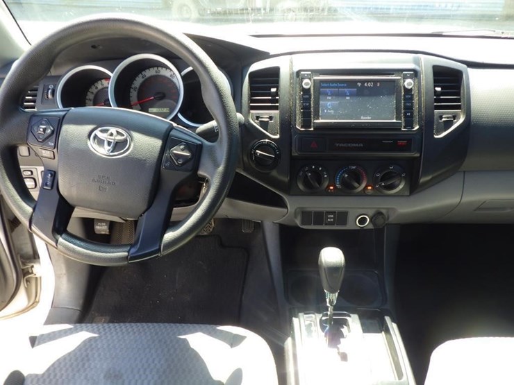 2015-toyota-tacoma-image-9