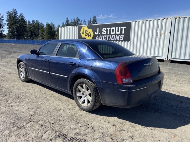 2006-chrysler-300-sedan-image-3