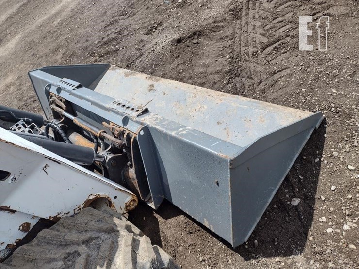 2013-bobcat-t770-image-21