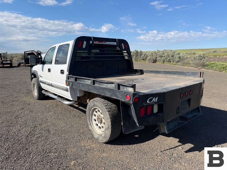 2002-chevrolet-silverado-2500hd-image-3