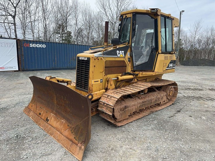 2004-caterpillar-d4g-xl-image-1
