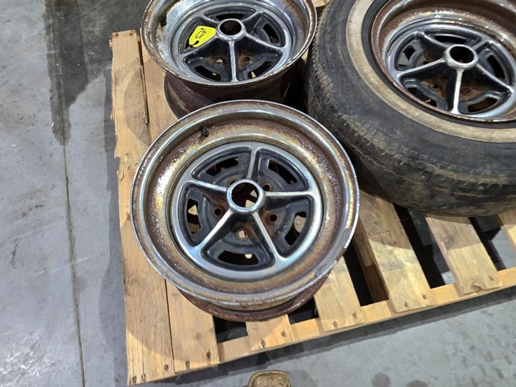 #42-•-(3)-buick-5-bolt-rims-image-6
