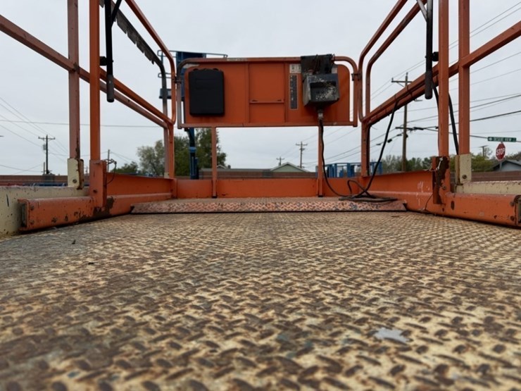 2014-jlg-4069le-image-25